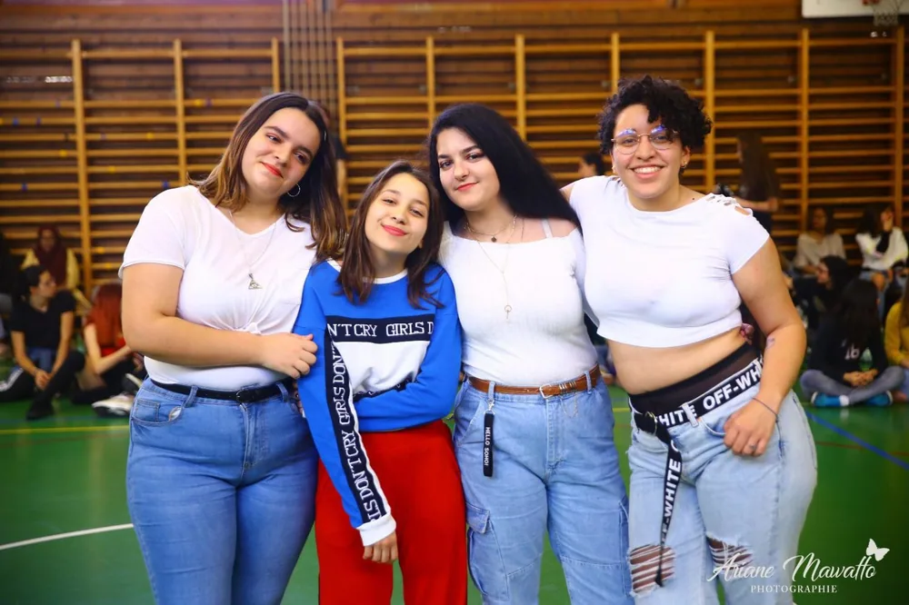 Groupe réuni après un spectacle Zumba et K-pop